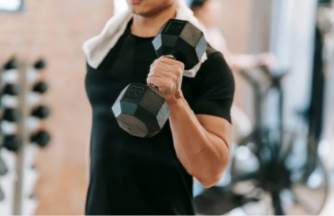<h2>ゴルフに必要なトレーニング：スコアアップに直結する鍛え方とは？</h2>